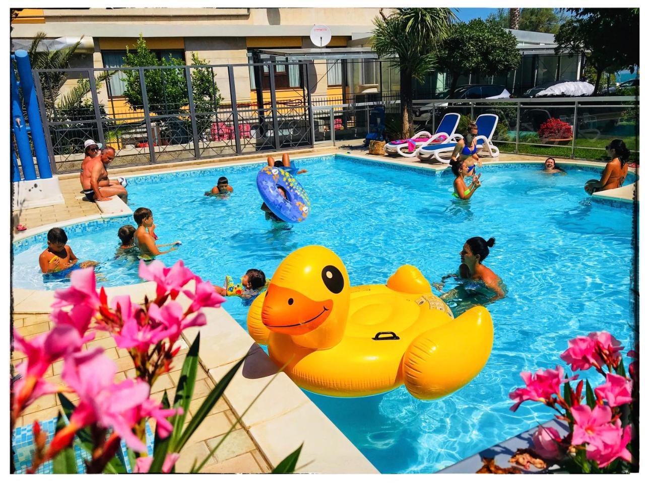 Hotel Sayonara San Benedetto del Tronto Esterno foto
